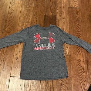 Under armor long sleeve shirt, Youth XL. No dirt spots or stains
